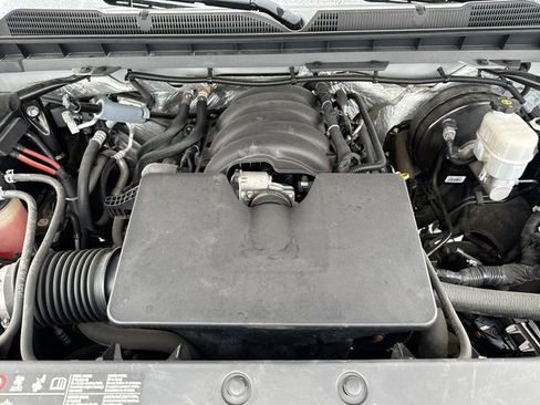 Used 2018 Chevrolet Silverado 1500 LT AWD/4WD image 25