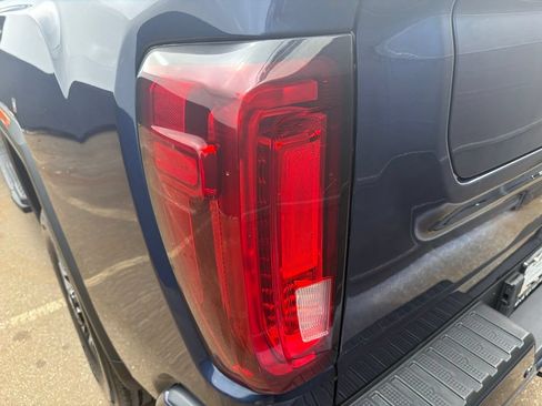 Used 2020 GMC Sierra 2500 AT4 w/ AT4 Premium Package AWD/4WD image 21