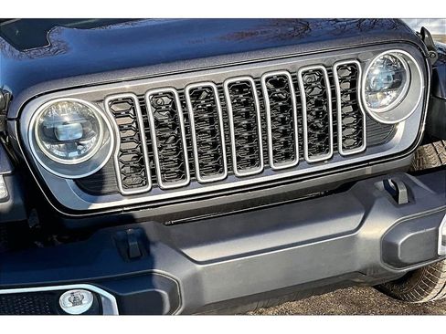Certified 2025 Jeep Wrangler Unlimited Sahara AWD/4WD image 33