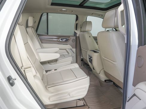 Used 2021 GMC Yukon Denali w/ Denali Premium Package image 10