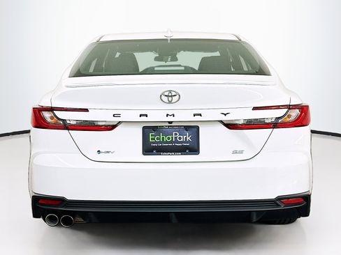 Used 2025 Toyota Camry SE image 7