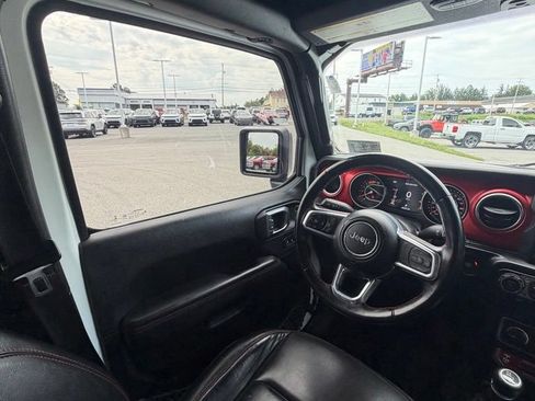 Used 2023 Jeep Wrangler Unlimited Rubicon AWD/4WD image 15