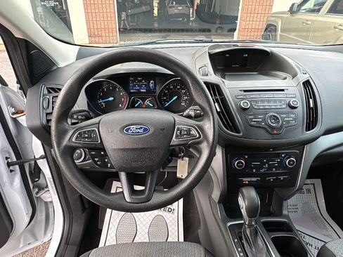 Used 2018 Ford Escape SE w/ Ford Safe & Smart Package FWD image 16