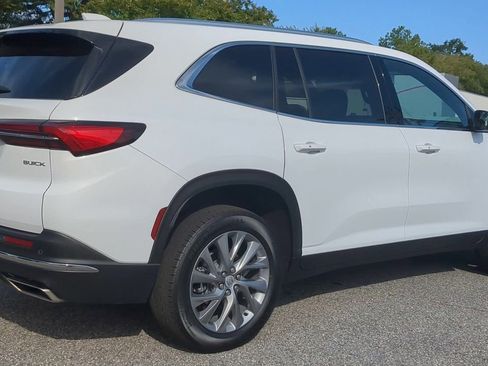 Used 2025 Buick Enclave Preferred w/ Power Package image 8