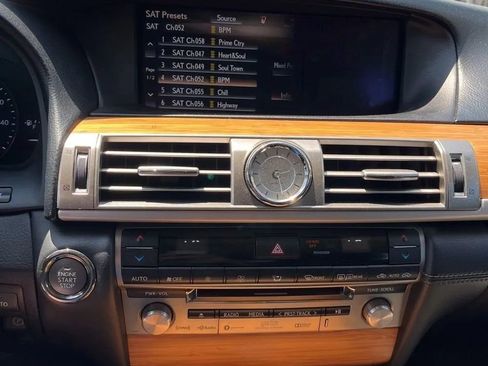 Used 2016 Lexus LS 460 L w/ Ultra Luxury Package AWD/4WD image 28