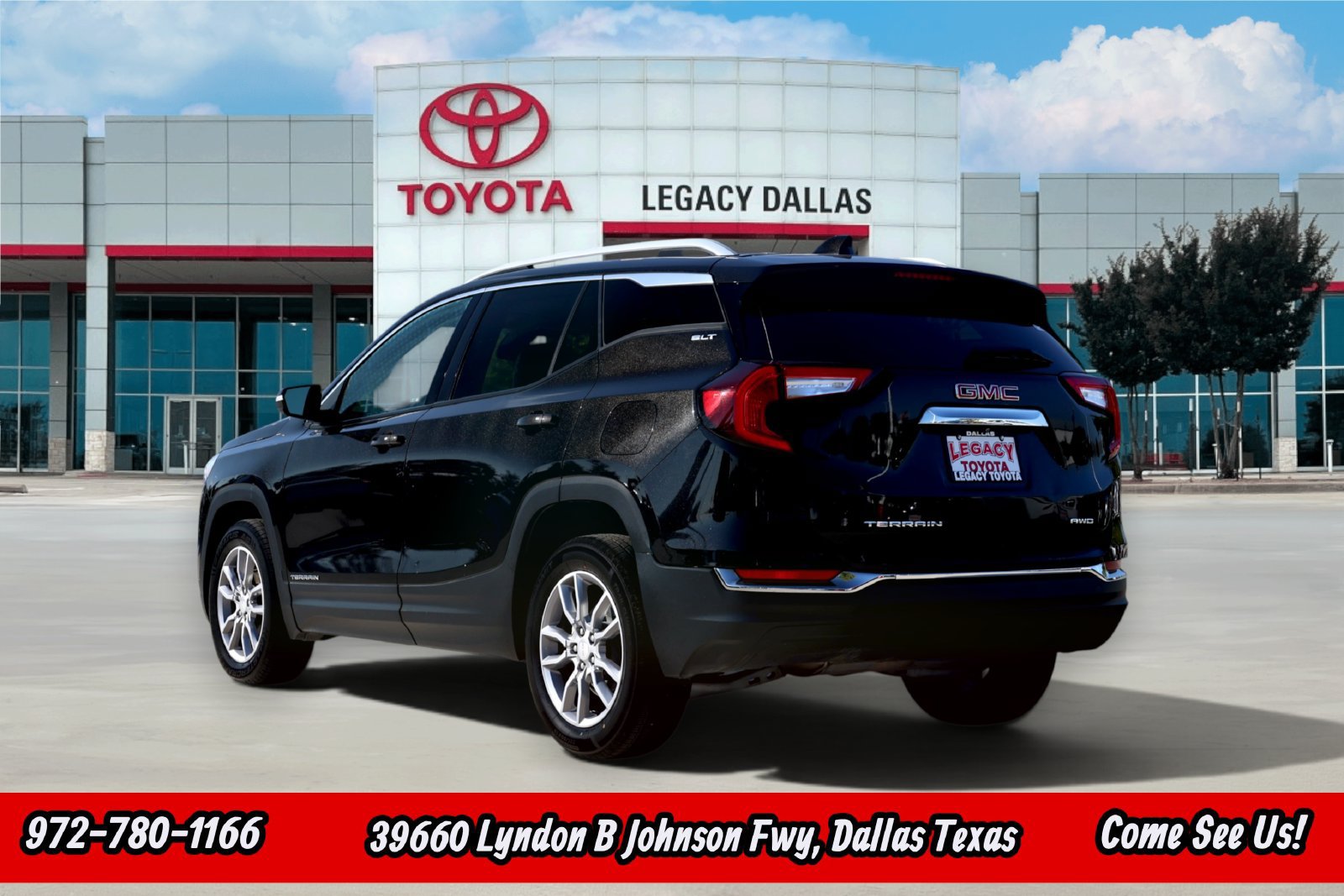 Used 2024 GMC Terrain SLT AWD/4WD image 8