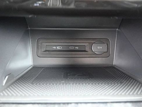 Used 2022 Volkswagen Atlas Cross Sport SE w/ Black Wheel Package AWD/4WD image 19