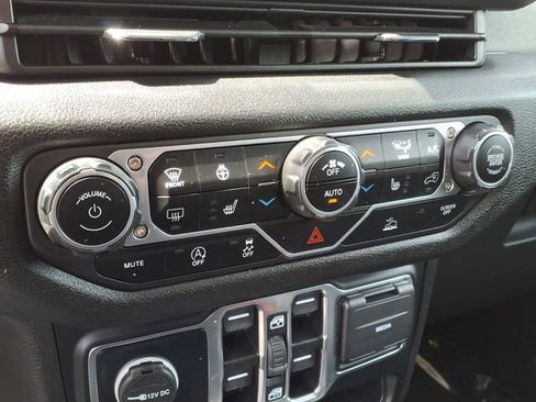 Used 2024 Jeep Gladiator Sport AWD/4WD image 23
