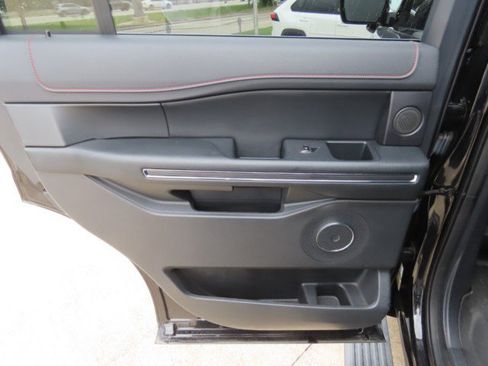 Used 2023 Ford Expedition Limited AWD/4WD image 18