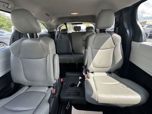 Certified 2025 Toyota Sienna XLE FWD image 12