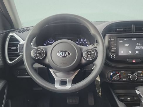 Used 2020 Kia Soul LX FWD image 12