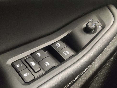 Used 2023 Jeep Grand Cherokee Laredo w/ Luxury Tech Group I AWD/4WD image 27