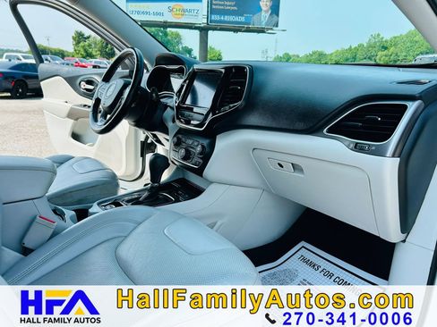 Used 2019 Jeep Cherokee Limited FWD image 18