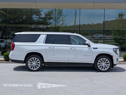 Used 2022 GMC Yukon XL Denali AWD/4WD image 8