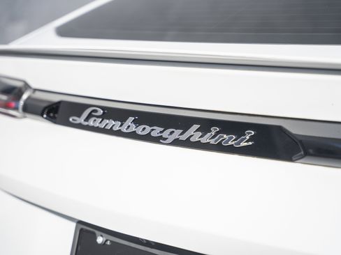 Used 2021 Lamborghini Urus image 9