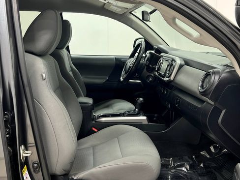 Used 2016 Toyota Tacoma SR5 w/ Towing Package RWD image 31