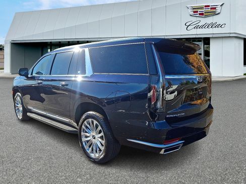 Used 2023 Cadillac Escalade ESV Premium Luxury image 3