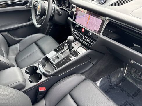 Used 2026 Porsche Macan AWD/4WD image 18