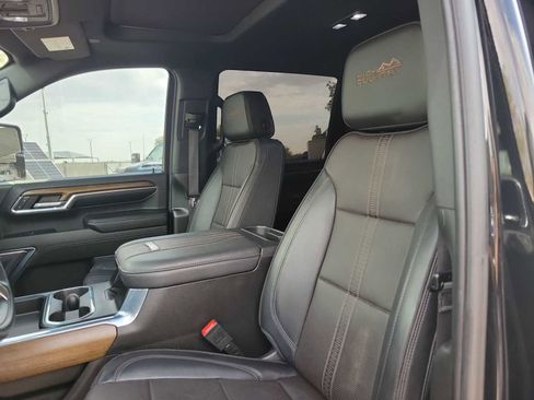 Used 2024 Chevrolet Silverado 2500 High Country w/ High Country Premium Package image 11