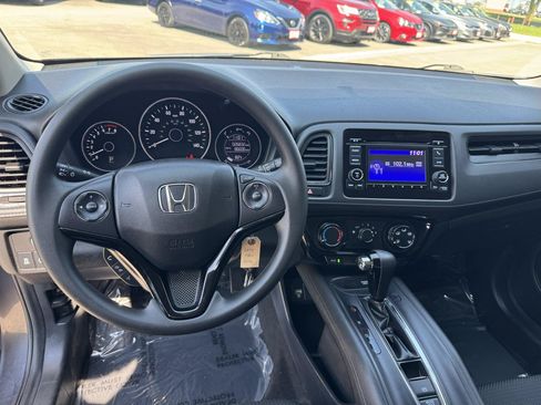 Used 2021 Honda HR-V LX image 3