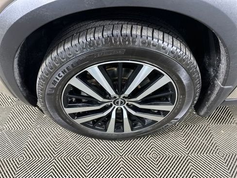 Used 2023 Nissan Pathfinder Platinum image 10