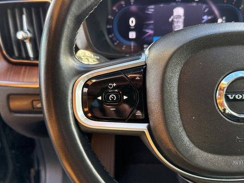 Used 2023 Volvo XC60 B5 Plus image 32