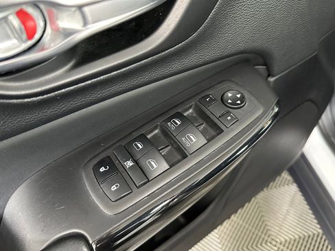 Used 2023 Jeep Cherokee Altitude Lux image 10
