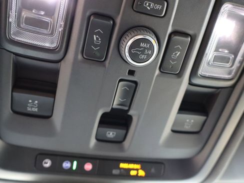 Used 2025 Chevrolet Suburban Z71 w/ Z71 Off-Road Package image 31