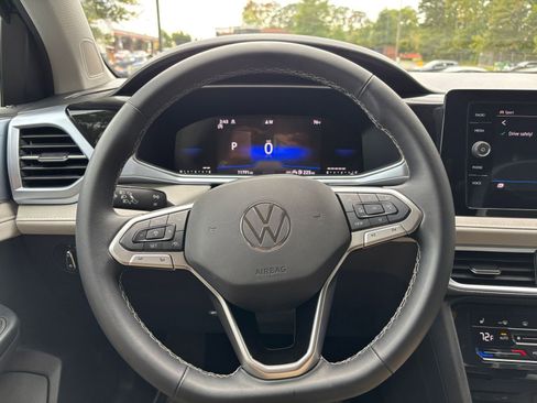 Used 2025 Volkswagen Taos SE image 34