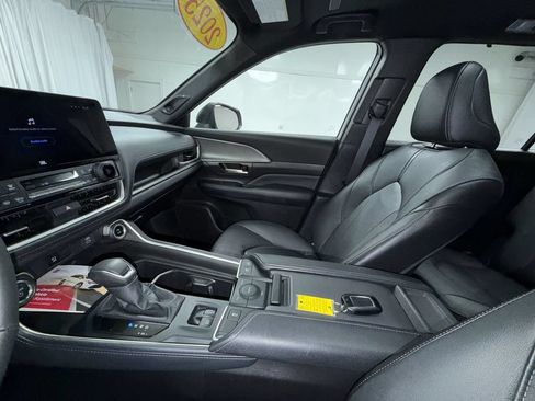Certified 2025 Toyota Grand Highlander AWD Hybrid image 25