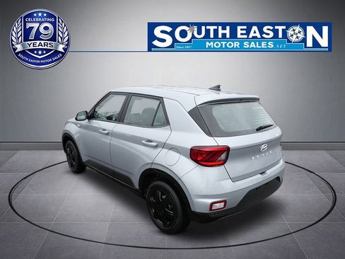 Used 2020 Hyundai Venue SE FWD image 5