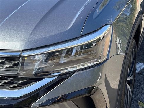 Used 2022 Volkswagen Taos SE image 10