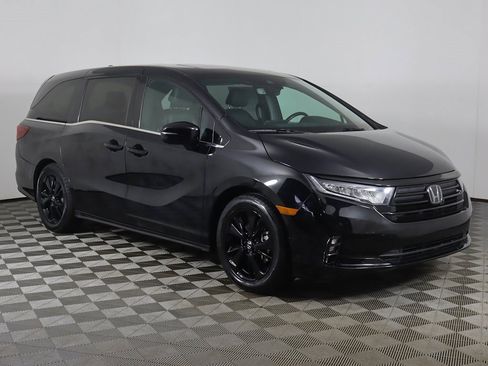 Used 2023 Honda Odyssey Sport image 2