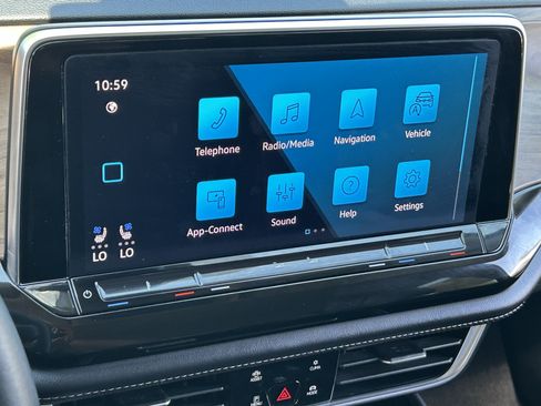 Certified 2025 Volkswagen Atlas SE FWD image 21