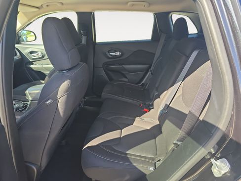 Used 2016 Jeep Cherokee Latitude w/ Safety/Convenience Group FWD image 22