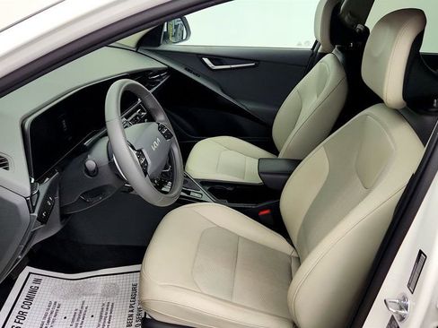 Used 2024 Kia Niro EX FWD image 19