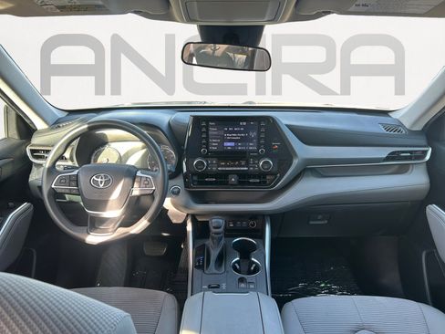 Used 2022 Toyota Highlander L image 2