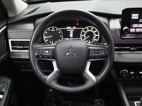 Used 2022 Mitsubishi Outlander ES image 24