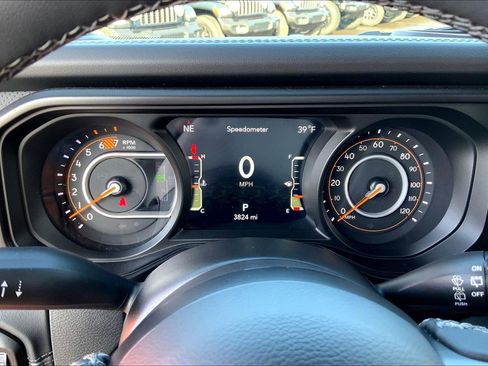 Certified 2025 Jeep Wrangler Unlimited Rubicon image 24