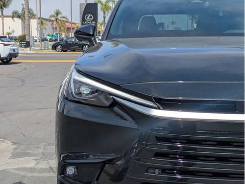 New 2026 Lexus TX 500h AWD image 10