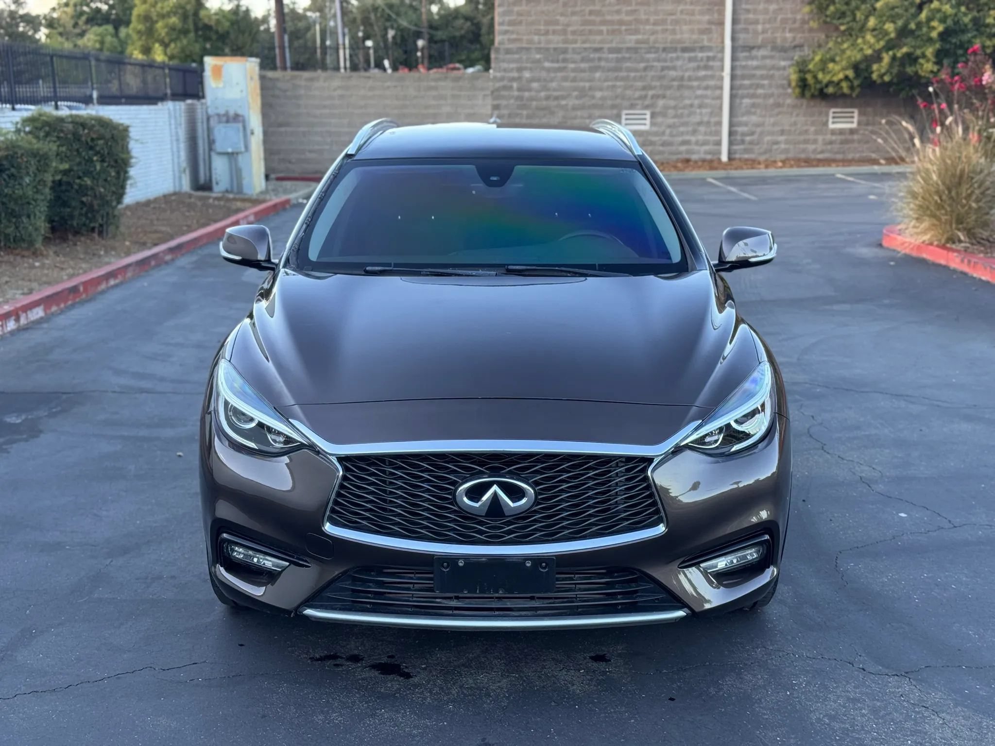 Used 2017 INFINITI QX30 Premium w/ Cargo Package FWD image 9