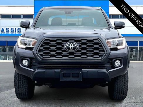 Used 2021 Toyota Tacoma TRD Off-Road image 2