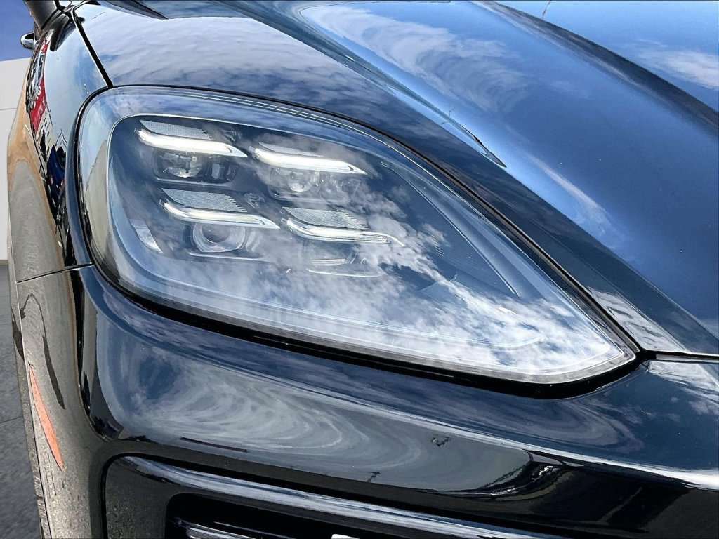 Certified 2024 Porsche Cayenne Coupe AWD/4WD image 12