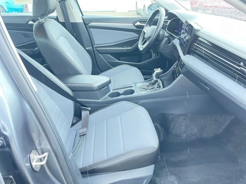 Used 2025 Volkswagen Jetta SE image 37