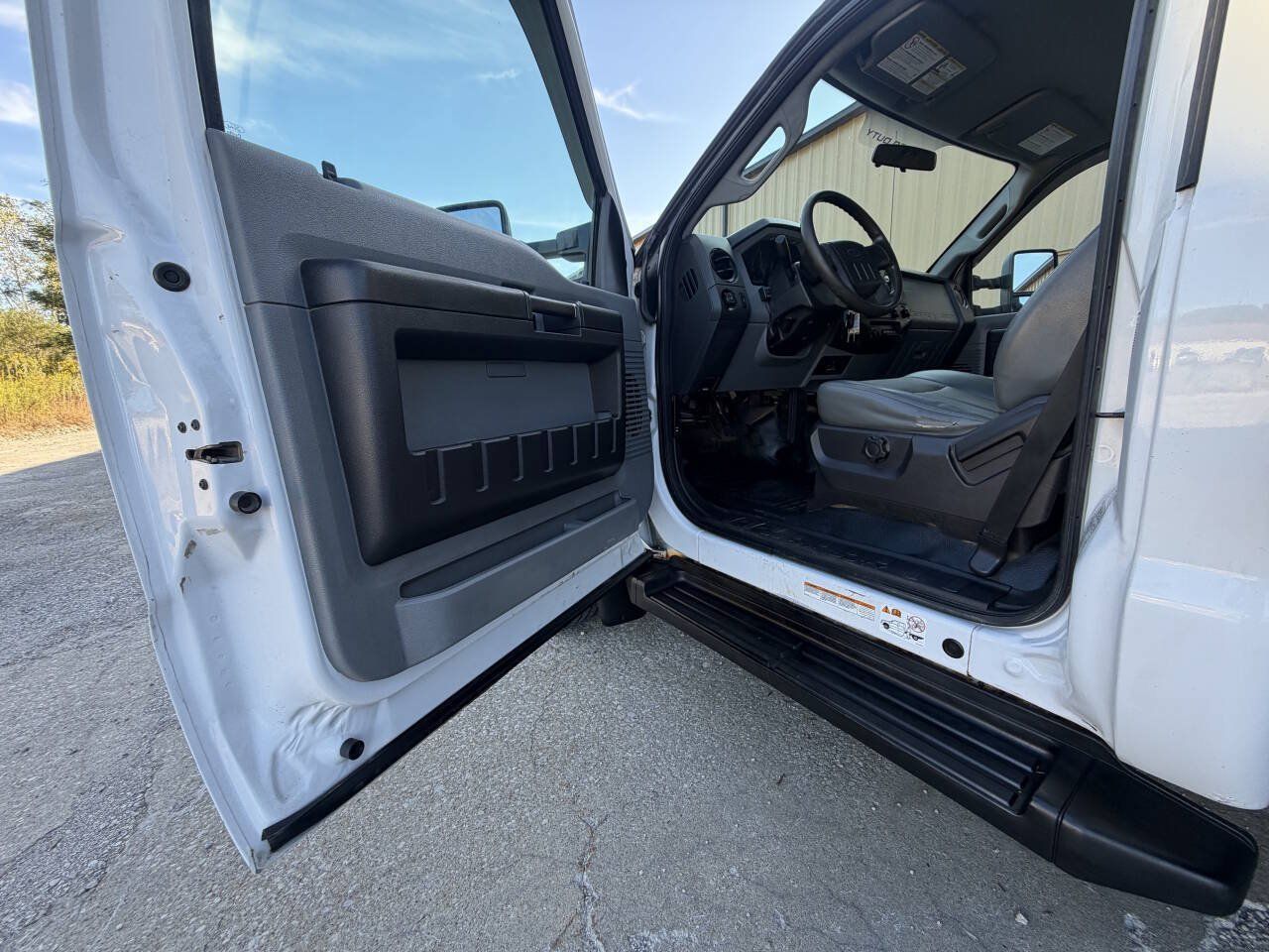 Used 2014 Ford F550 4x4 Regular Cab Super Duty image 23
