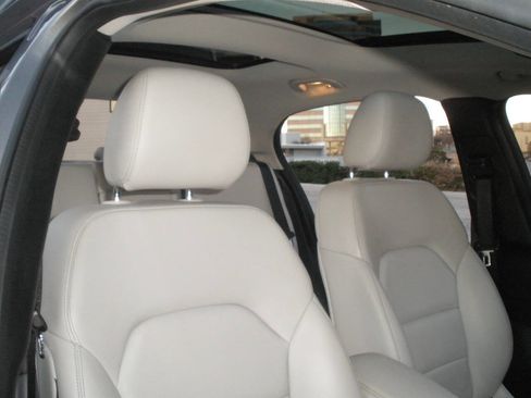 Used 2019 Mercedes-Benz GLA 250 4MATIC image 33