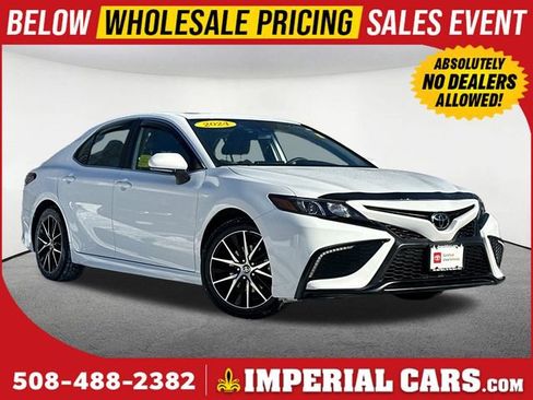 Used 2024 Toyota Camry SE image 1