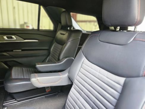 Used 2025 Ford Explorer ST-Line AWD/4WD image 28