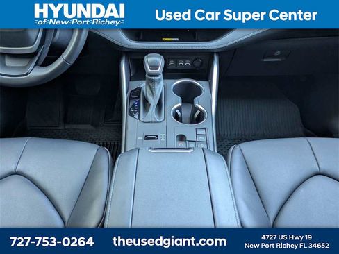 Used 2024 Toyota Highlander LE image 25