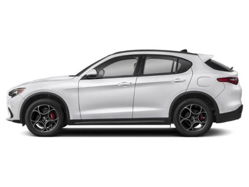 Used 2023 Alfa Romeo Stelvio Ti image 3
